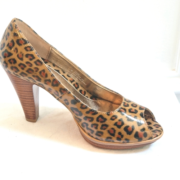 Leather leopard print heels by Sofft - Picture 6 of 13